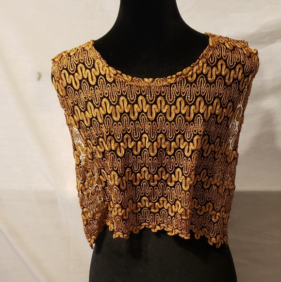 A crocheted like fancy top - Picture 3 of 4